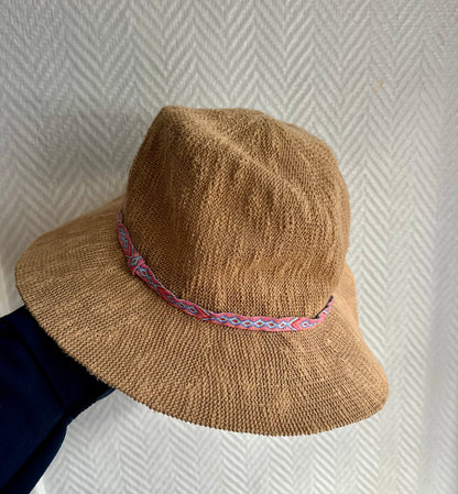 Chapeau de paille avec bande tissée rose T.U