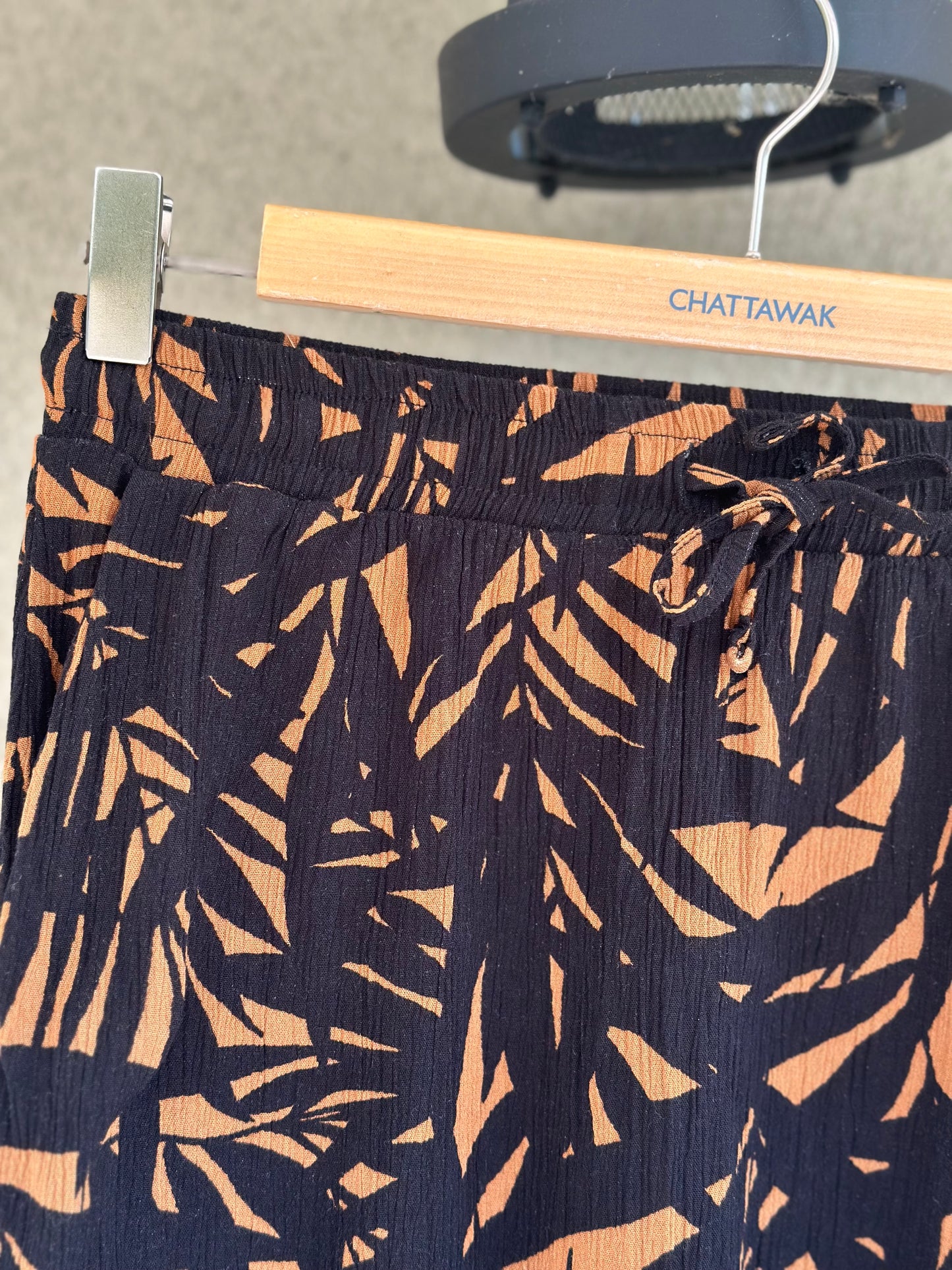 Jupe fluide en viscose marron et noire T.38