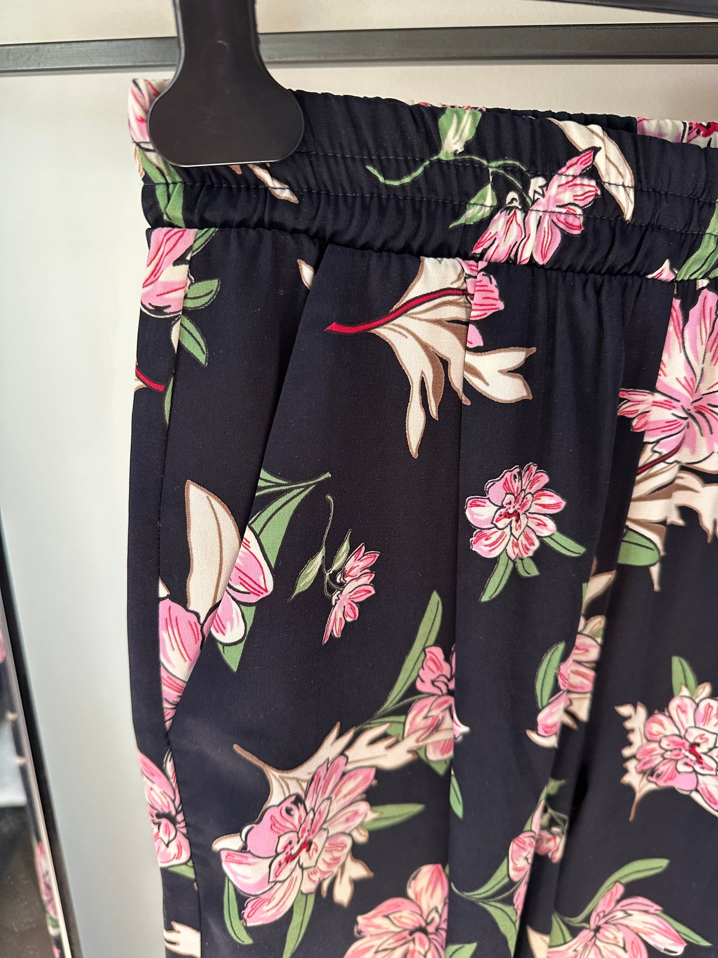 Pantalon d’été fluide fleuri rose clair T.36