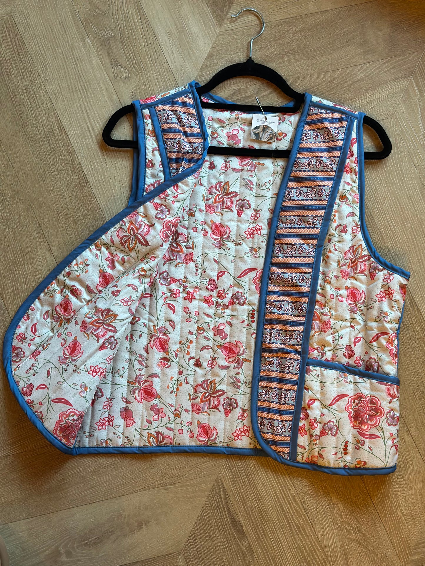 Gilet matelassé motif fleuri et rayures en coton neuf T.36/38