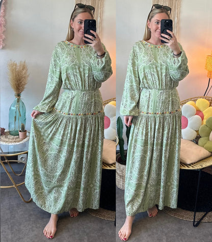 Belle robe longue vert clair à motifs bandana T.40