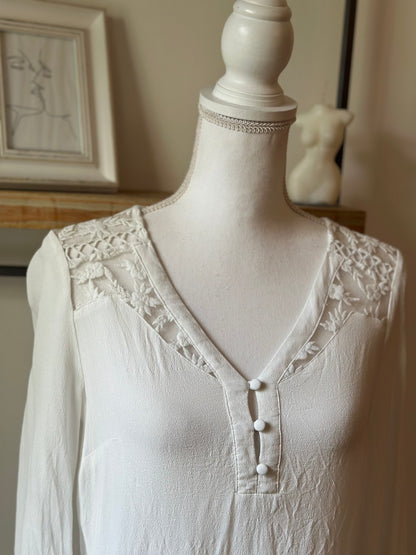 Blouse brodée blanche T.40