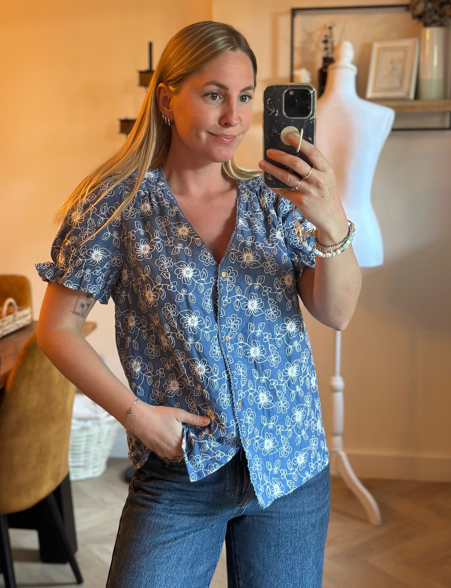 Blouse bleue brodée fleurs coton T.36/38