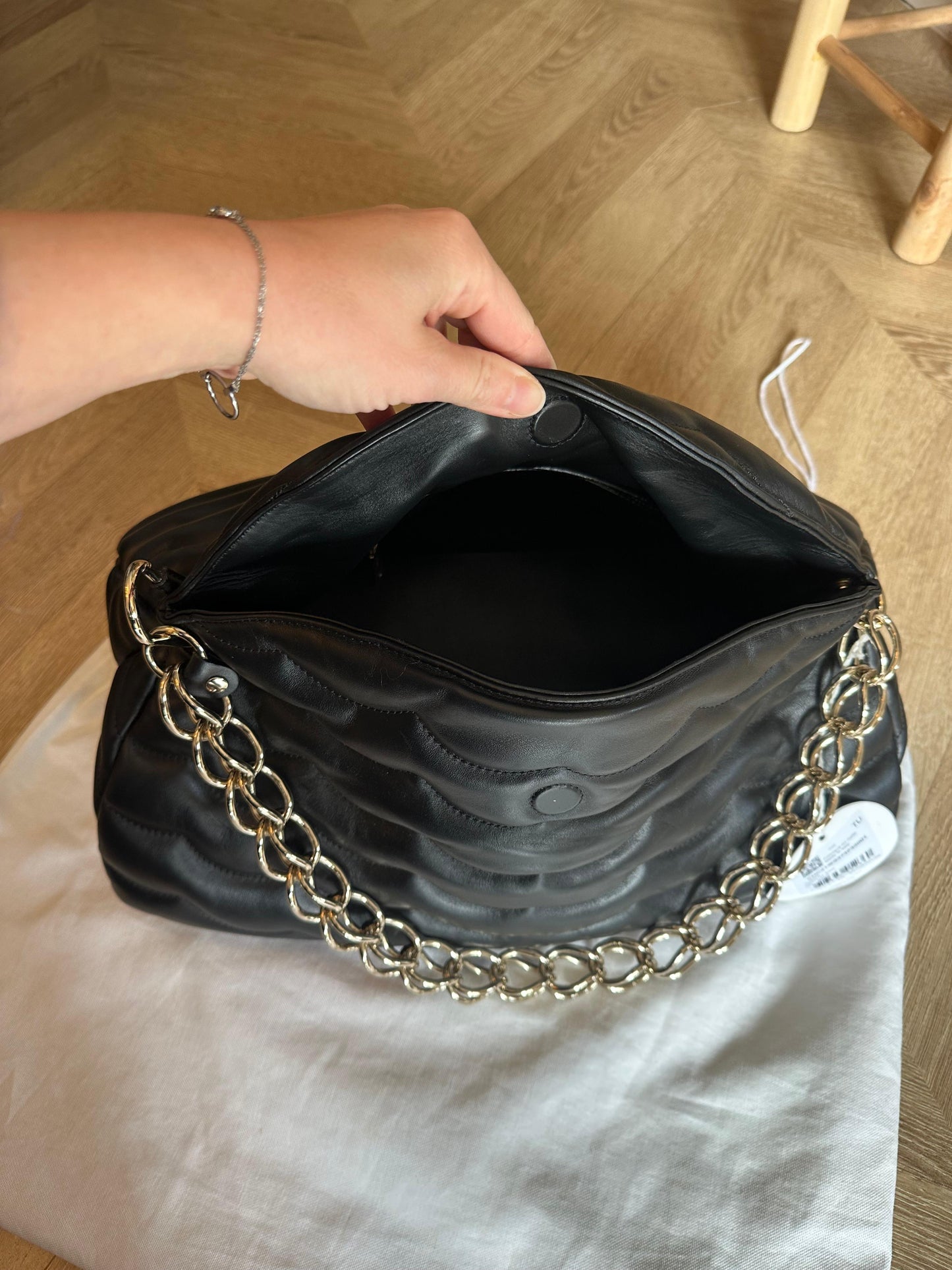 Sac Chloé Juana Medium cuir noir matelassé chaîne dorée neuf avec étiquette – modèle luxe