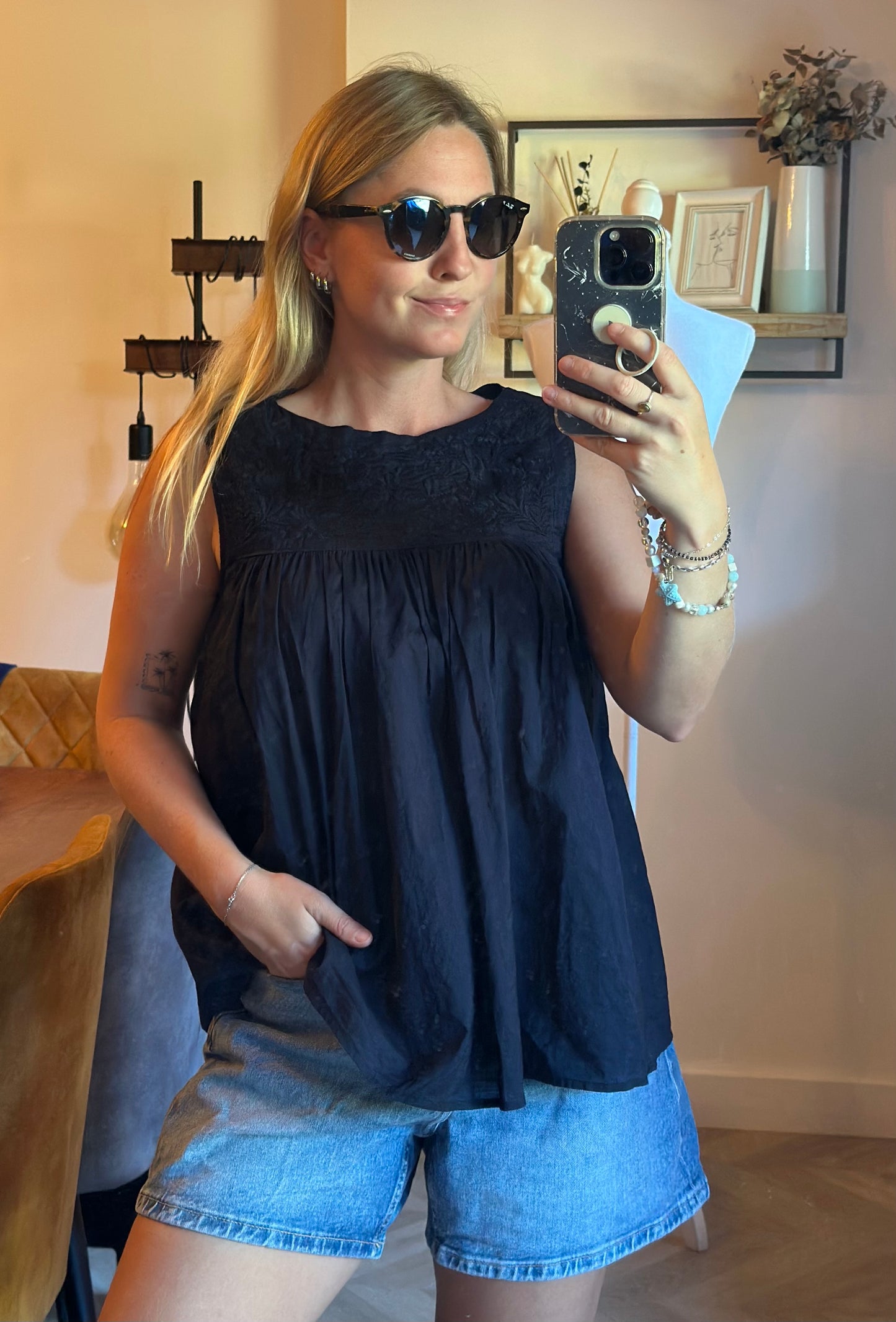 Blouse en coton brodé T.36