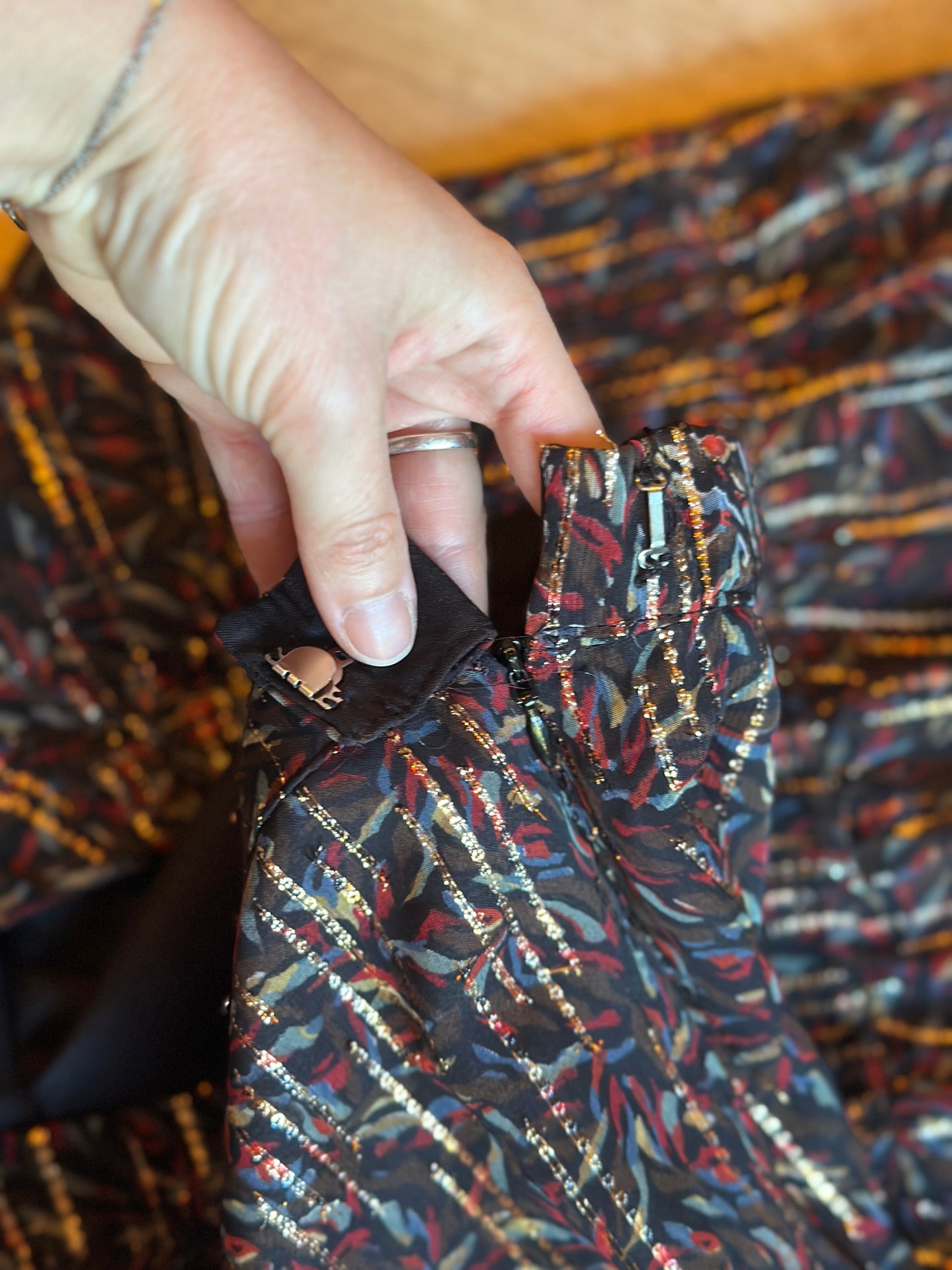 Jupe midi imprimée à fils lurex dorés T.44