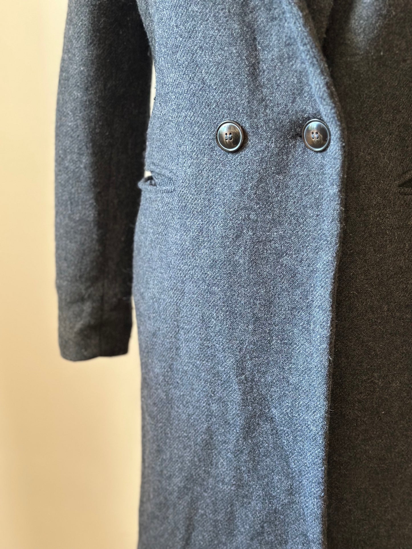 Manteau long croisé gris anthracite en laine T.34