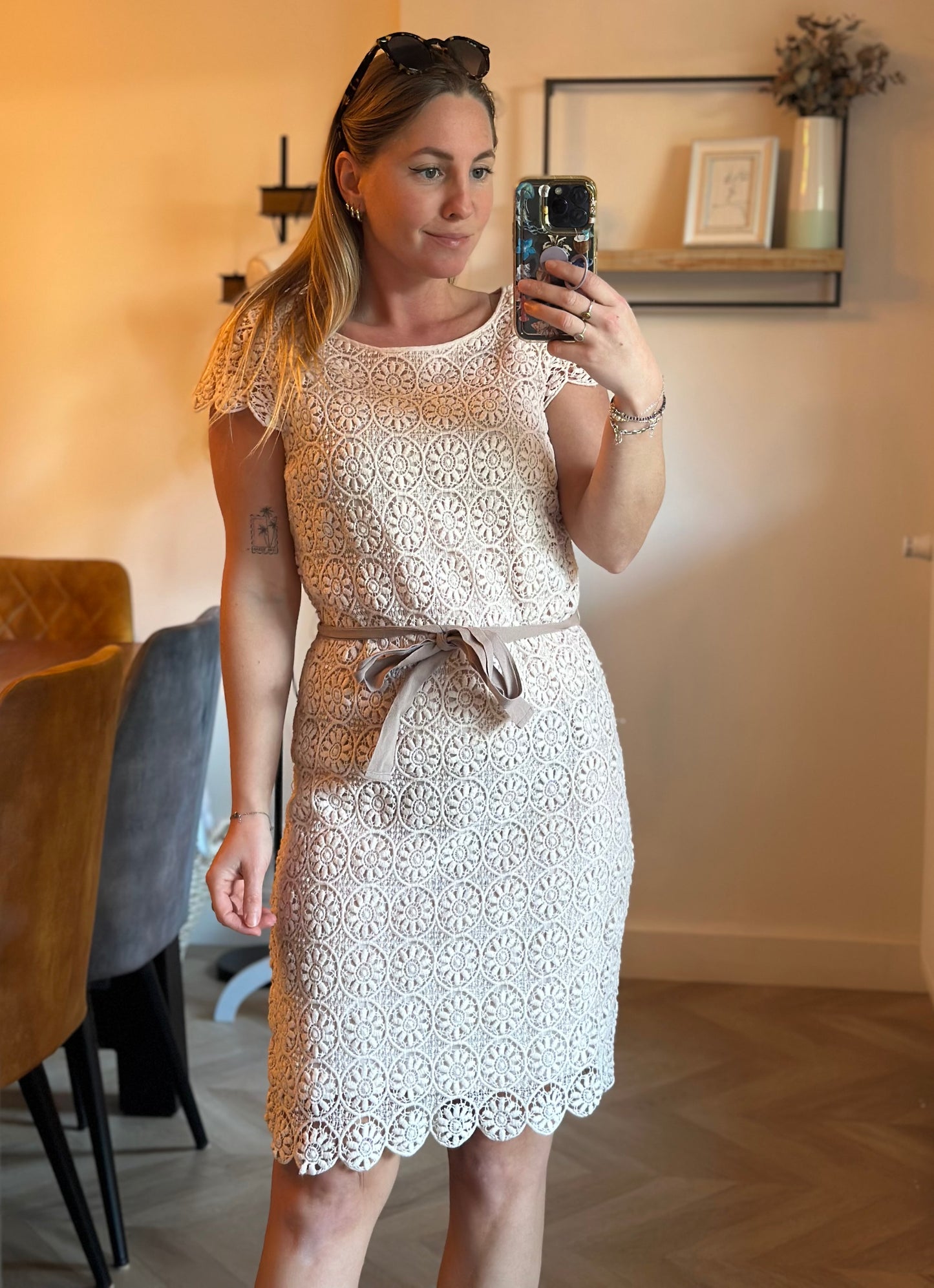 Robe dentelle rose poudré T.40