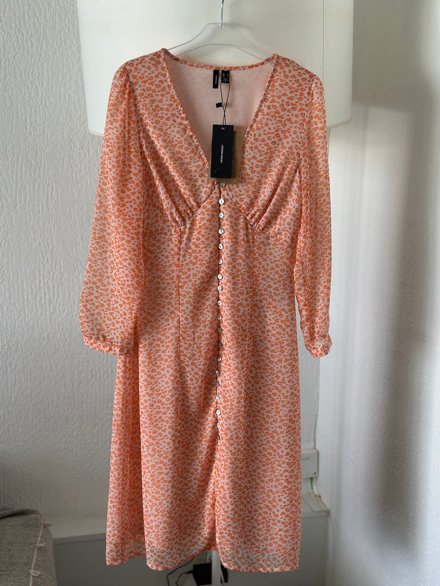 Robe midi neuve à petites fleurs T.36