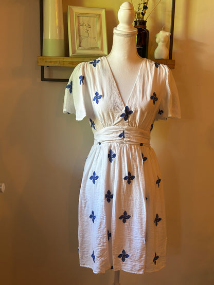 Robe blanche brodée bleue T.36/38