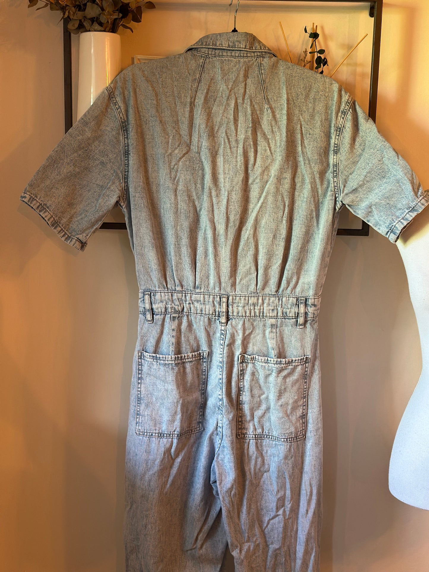 Combinaison jean bleu clair denim coupe droite manches courtes T.36