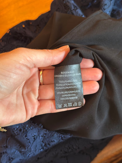 Robe neuve bleu marine en dentelle modèle Rosemary T.40
