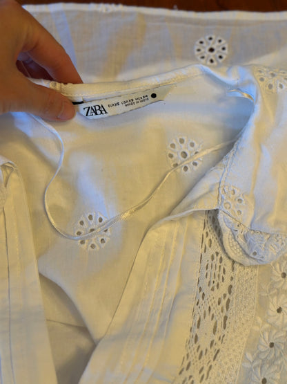 Blouse blanche broderies florales et dentelle T.34
