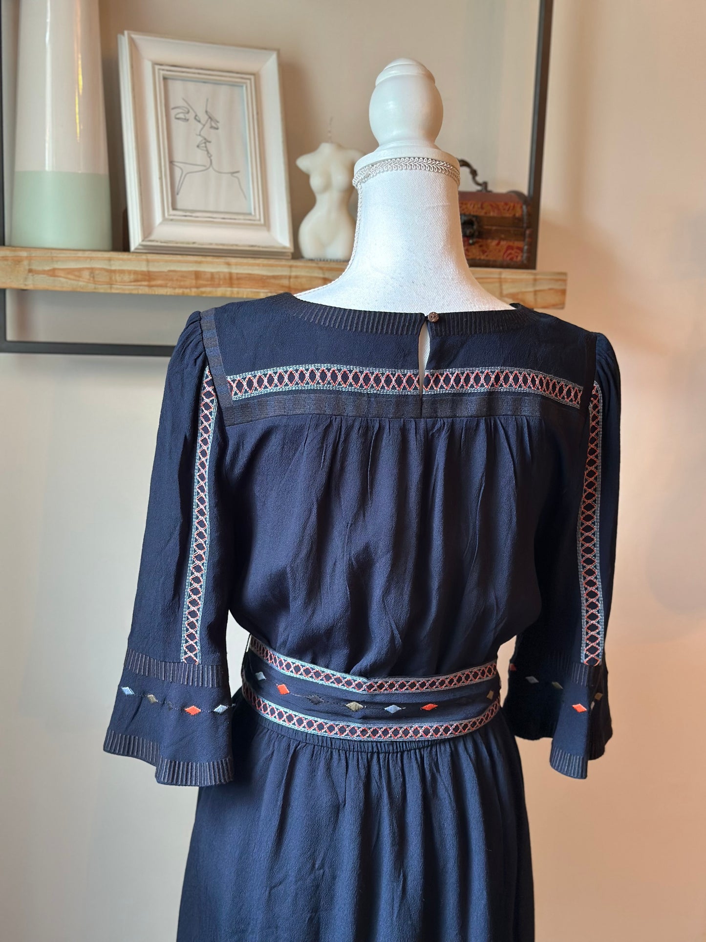 Robe modèle Plaza brodée T.36