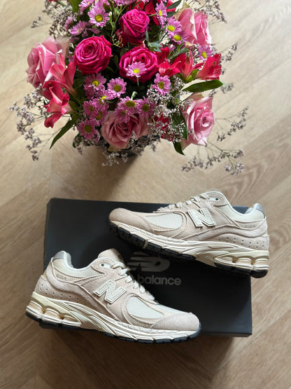 Basket New Balance 2002R beige P.36