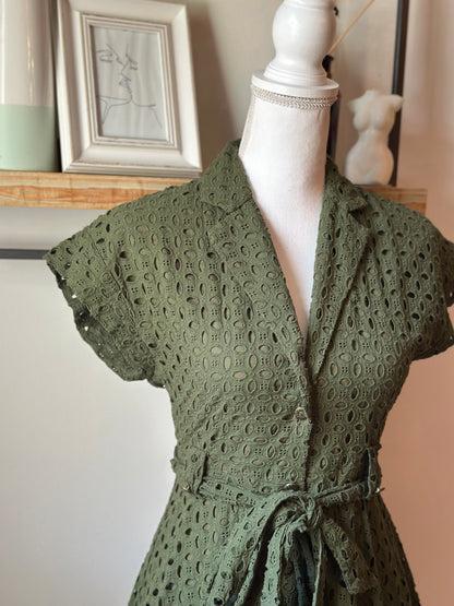 Robe kaki en broderie anglaise T.34