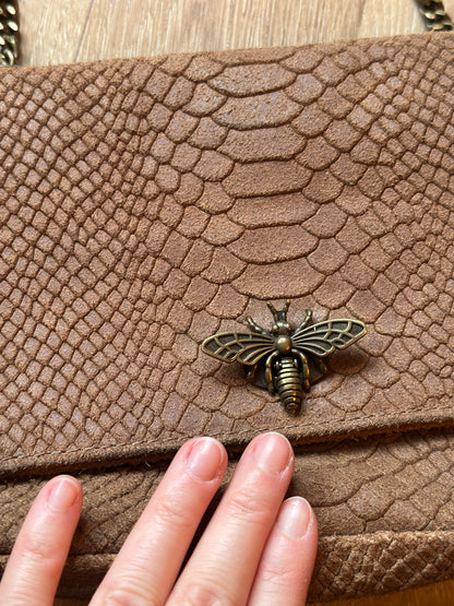 Sac bandoulière Honey cuir embossé effet serpent taupe foncé