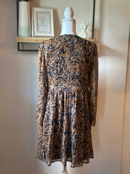 Robe fluide volantée imprimé noir col V manches longues T.38