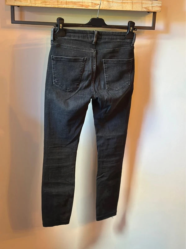 Jean slim noir T.38