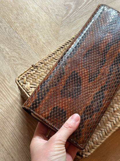 Pochette vintage cuir de reptile effet peau de serpent brun années 70 – 26 cm