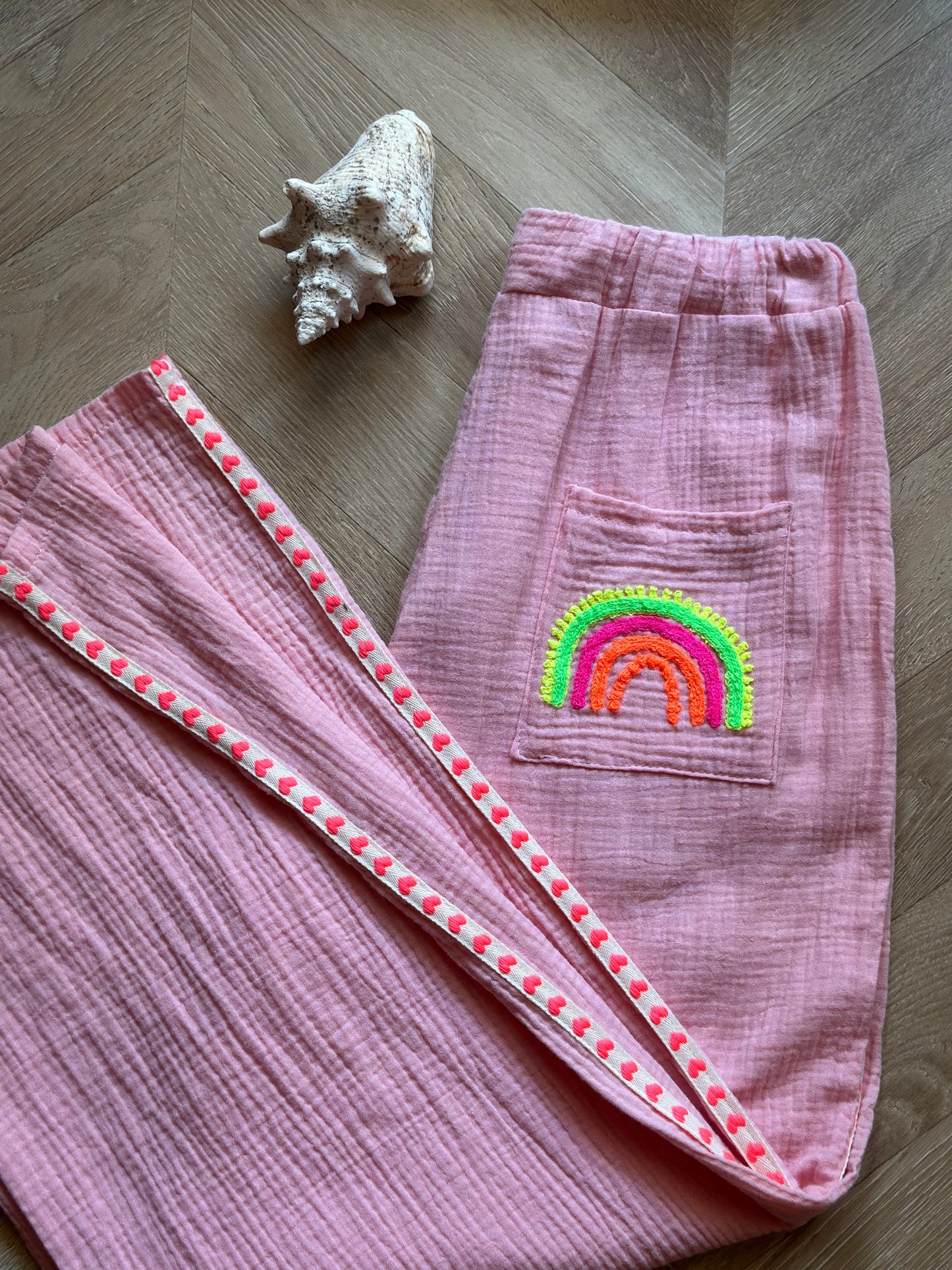 Pantalon rose gaze de coton Made in Italy – Broderie arc-en-ciel T.U 36 à 44