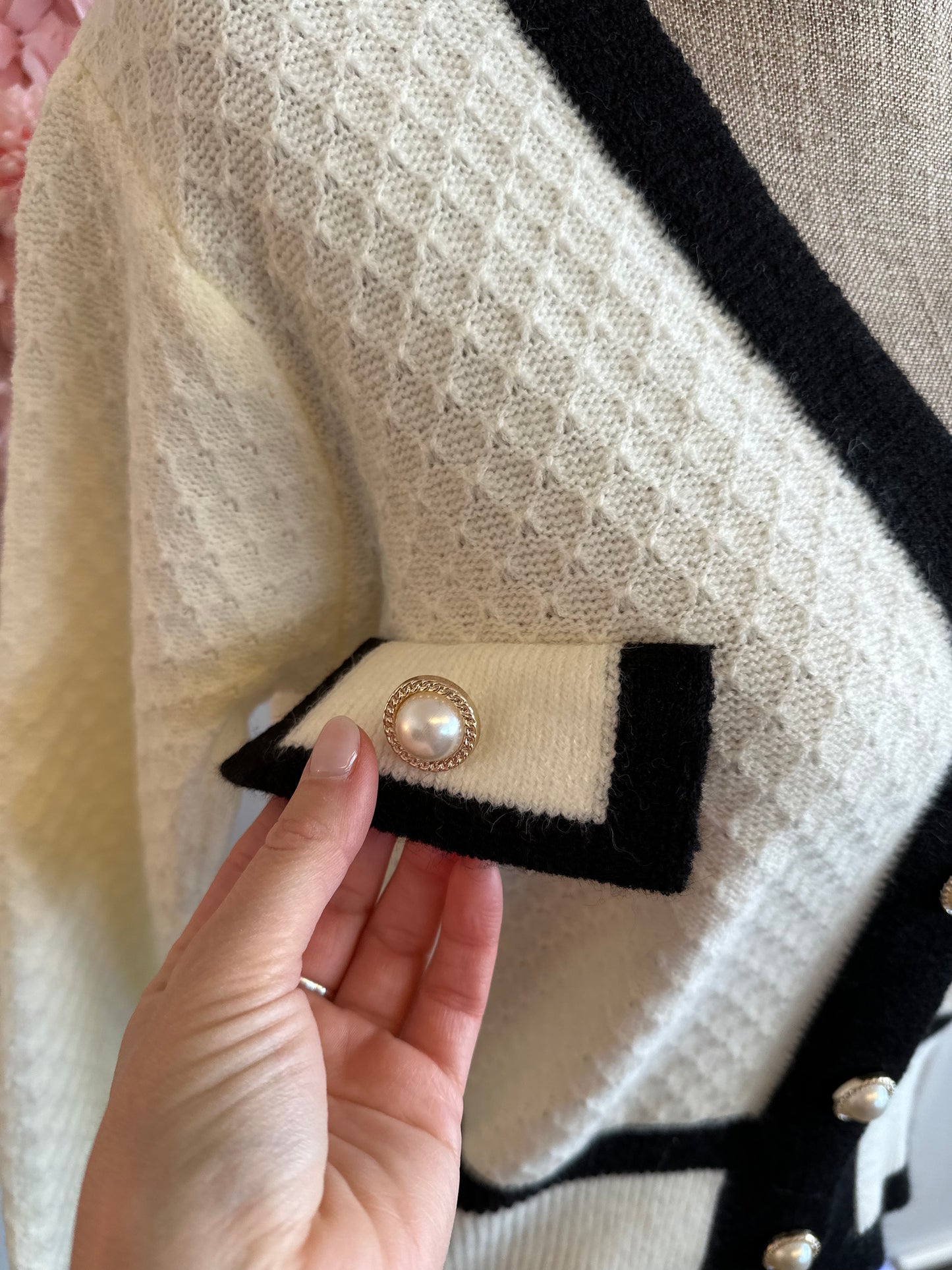 Cardigan blanc et noir en maille lainée avec détails boutonnés T.34/36