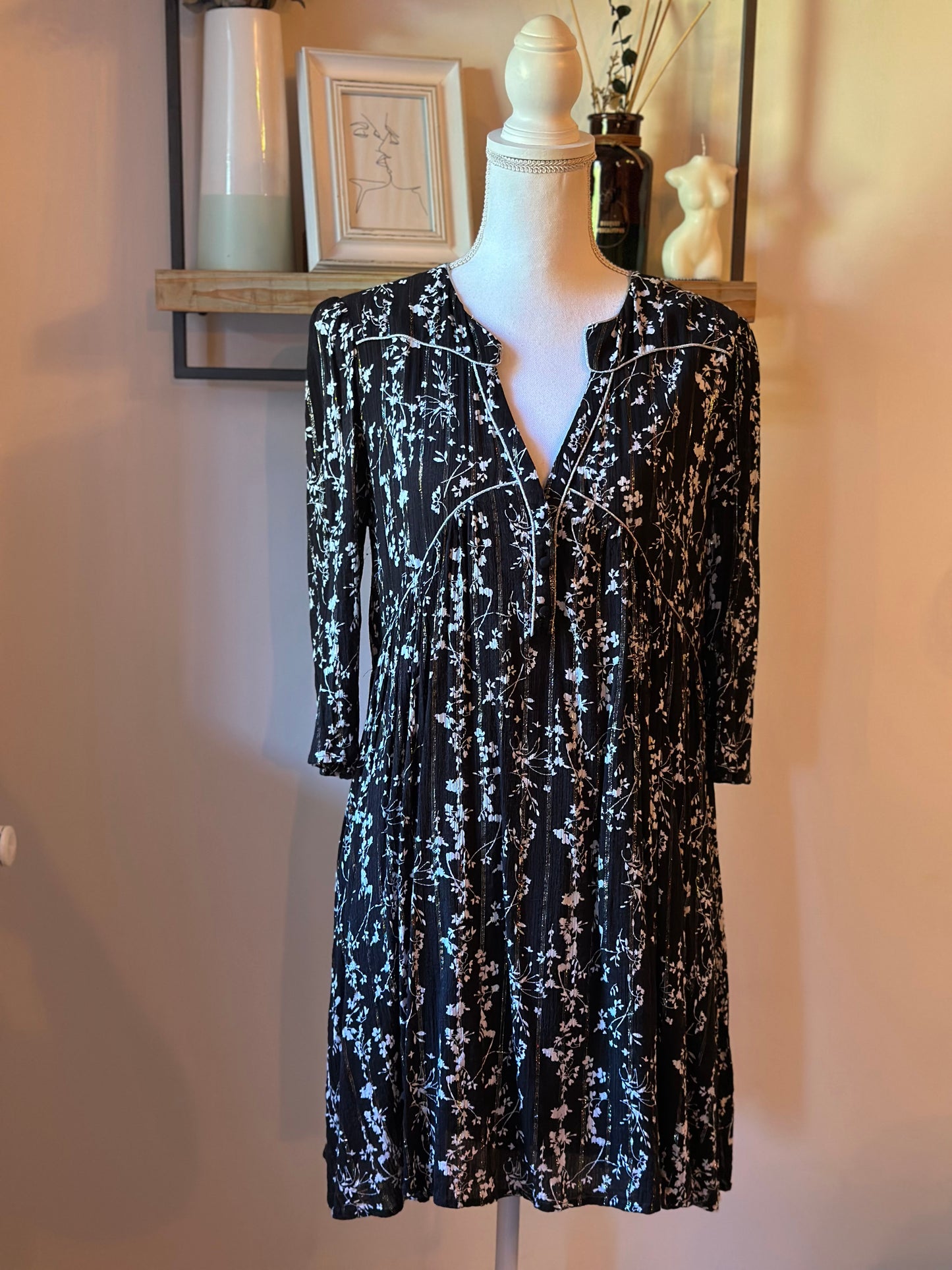 Robe Frezza coupe fluide fleurie noire et blanche T.38/2