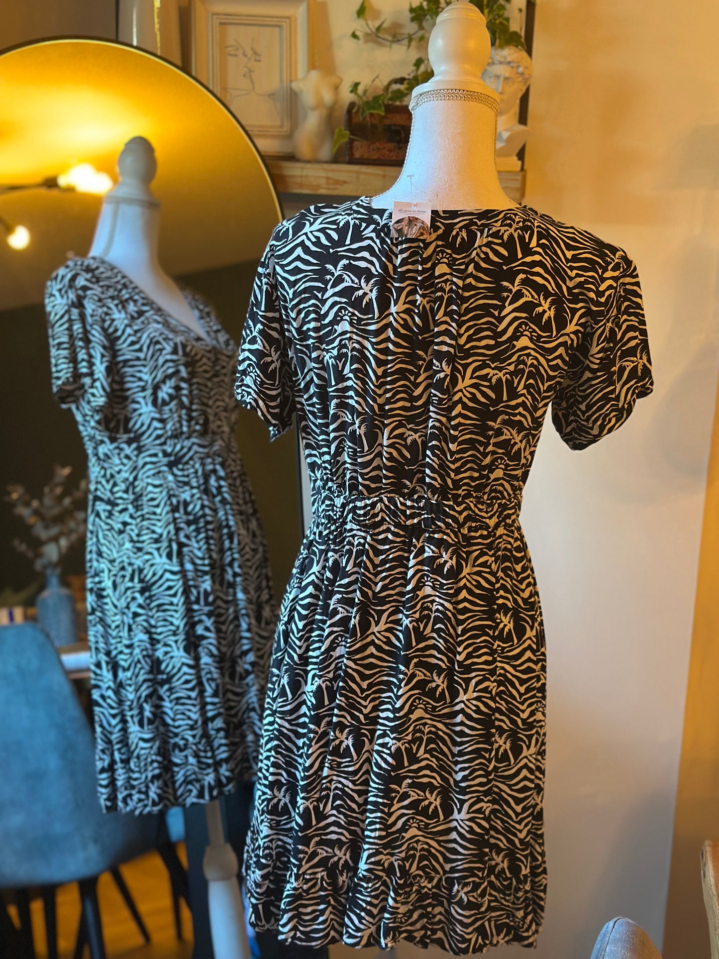 Robe imprimé zèbre palmiers noir et blanc T.36