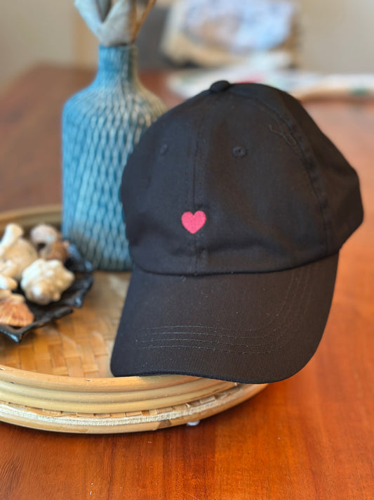Casquette noire unisexe en coton – cœur brodé rose – Neuve
