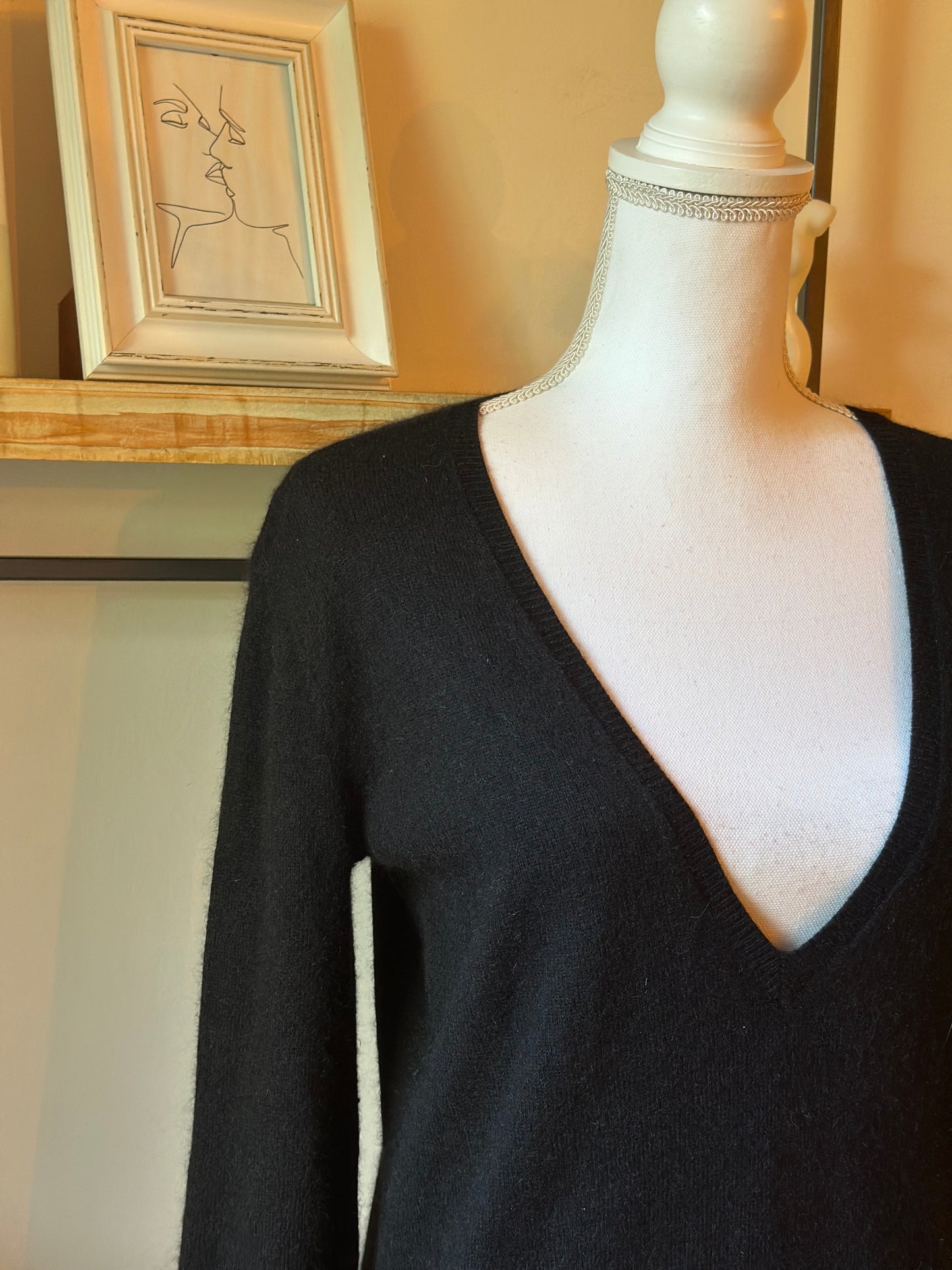 Pull noir col V laine mélangée T.34