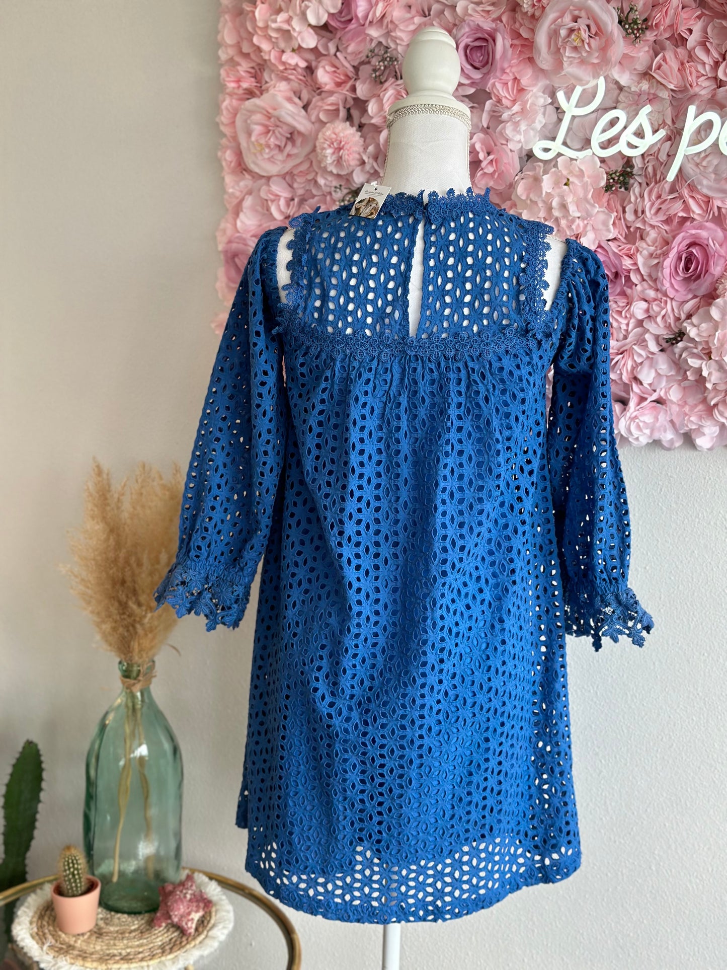 Belle robe d’été bohème bleue en broderie anglaise, T.36/38