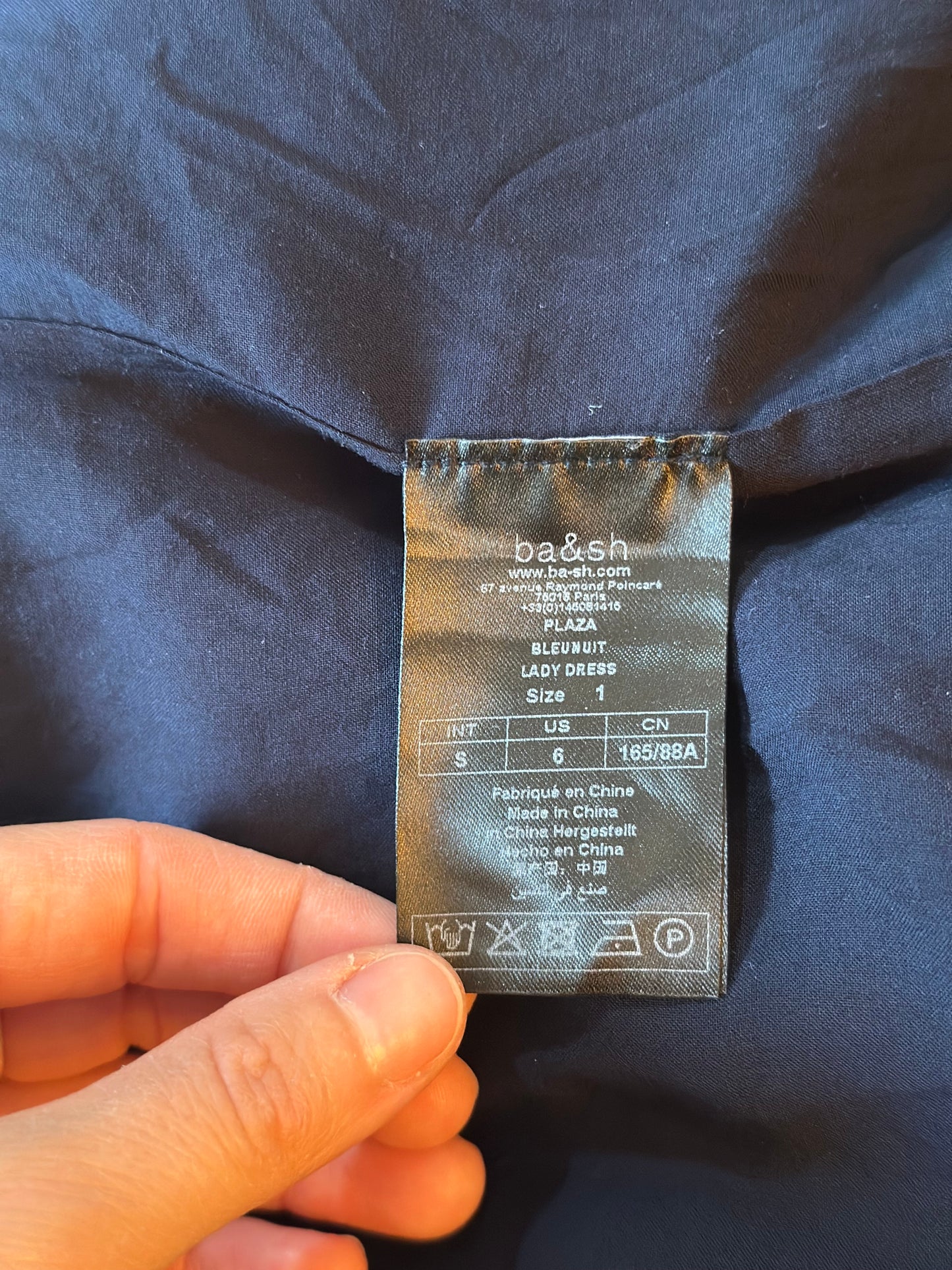 Robe modèle Plaza brodée T.36