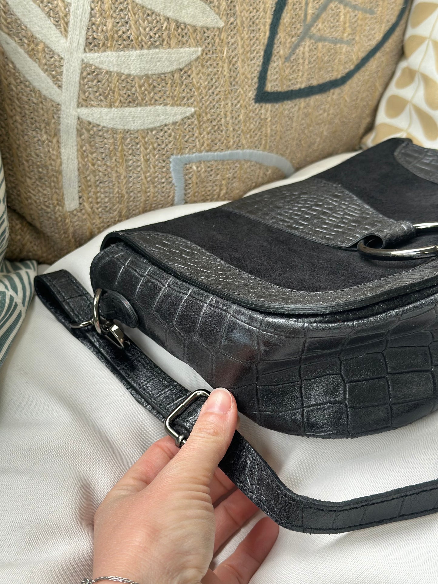 Sac bandoulière cuir et daim effet croco noir – fabriqué en Italie