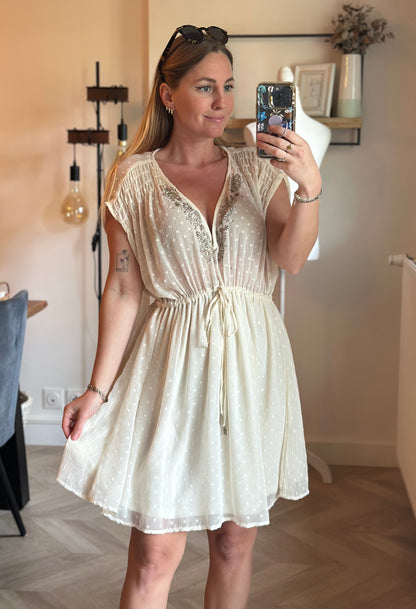 Robe d’été plumetis blanc crème détails sequins T.38
