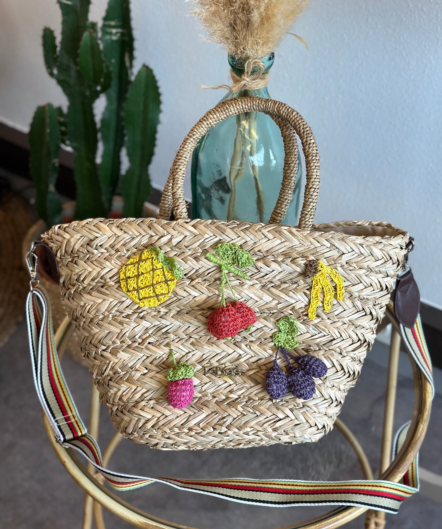 Sac panier de plage avec pompons colorés fruits brodés, anse ajustable