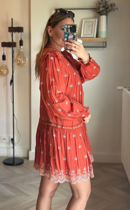 Robe bohème corail brodée fleurs blanches T.36