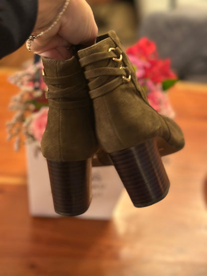 Bottines en cuir daim marron/kaki T.35