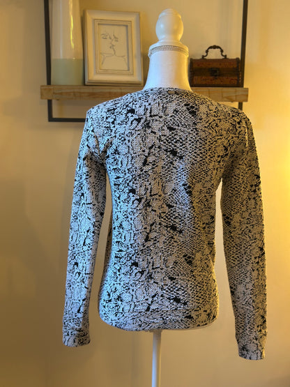 Pull imprimé abstrait noir et écru T.35