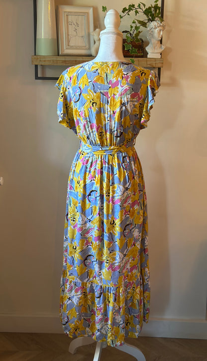 Robe mi-longue fleurie ceinturée T.36