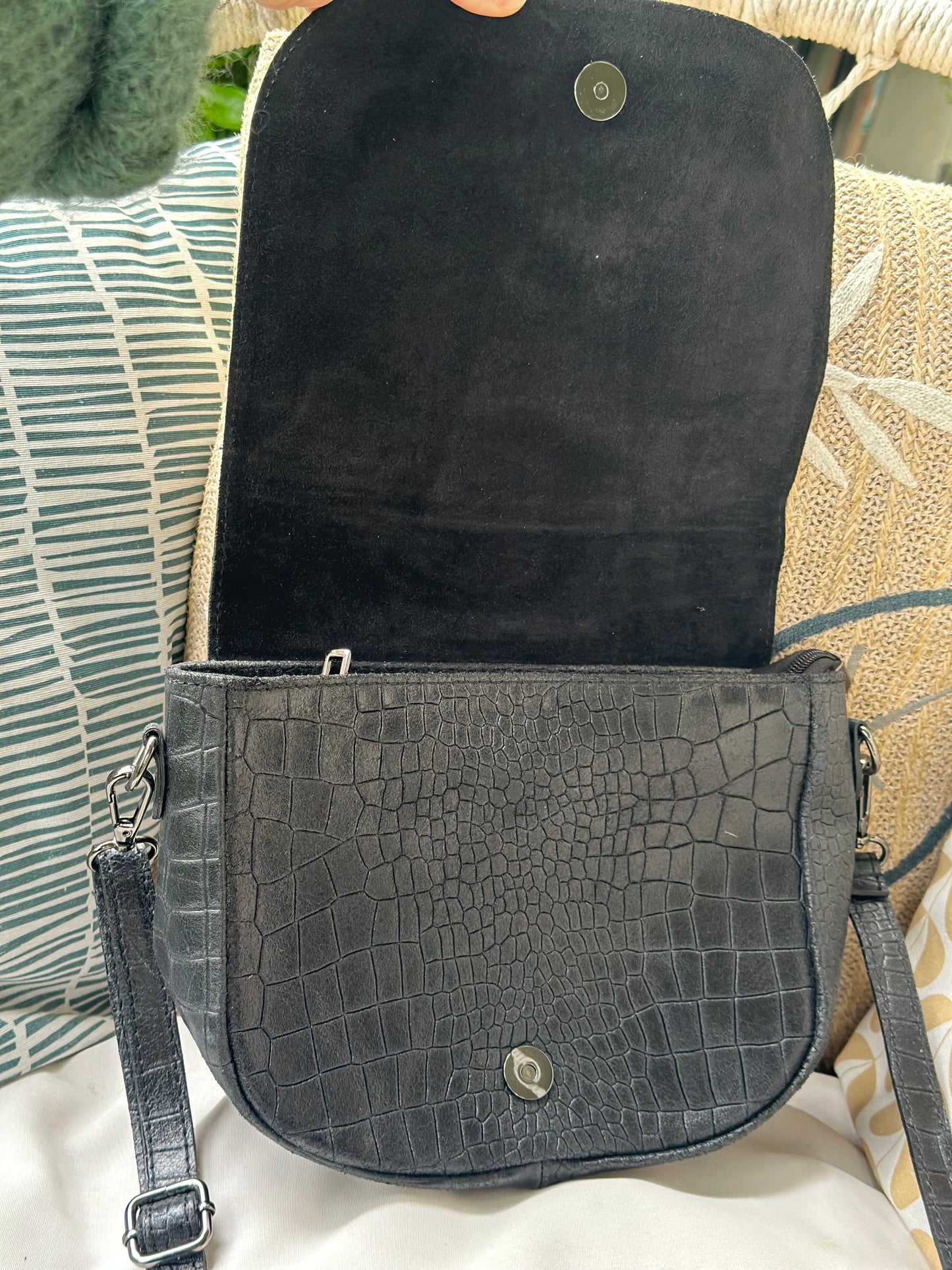 Sac bandoulière cuir et daim effet croco noir – fabriqué en Italie