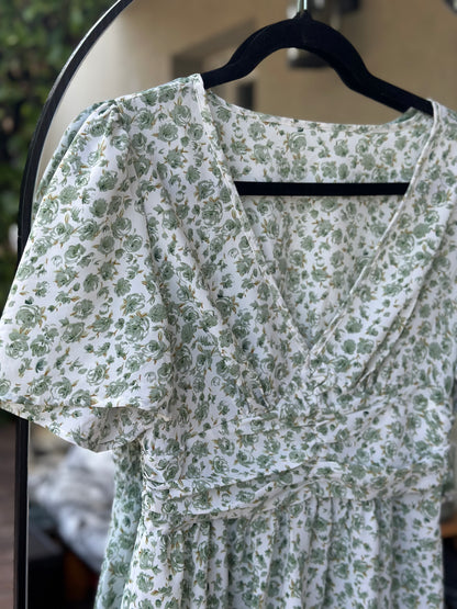 Robe fluide fleurie vert sauge T.36