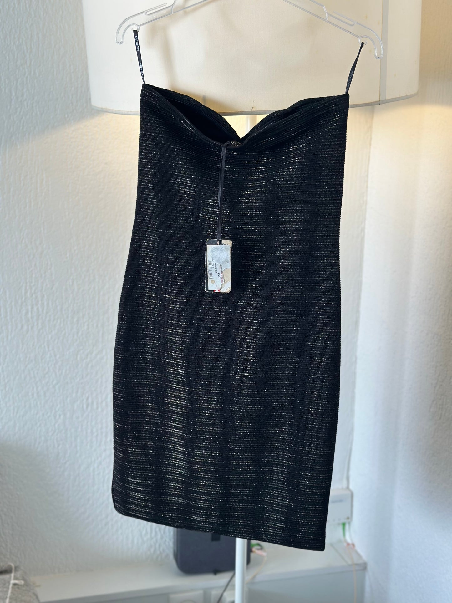 Belle robe bustier noire près du corps, légèrement pailletée T.34 neuve