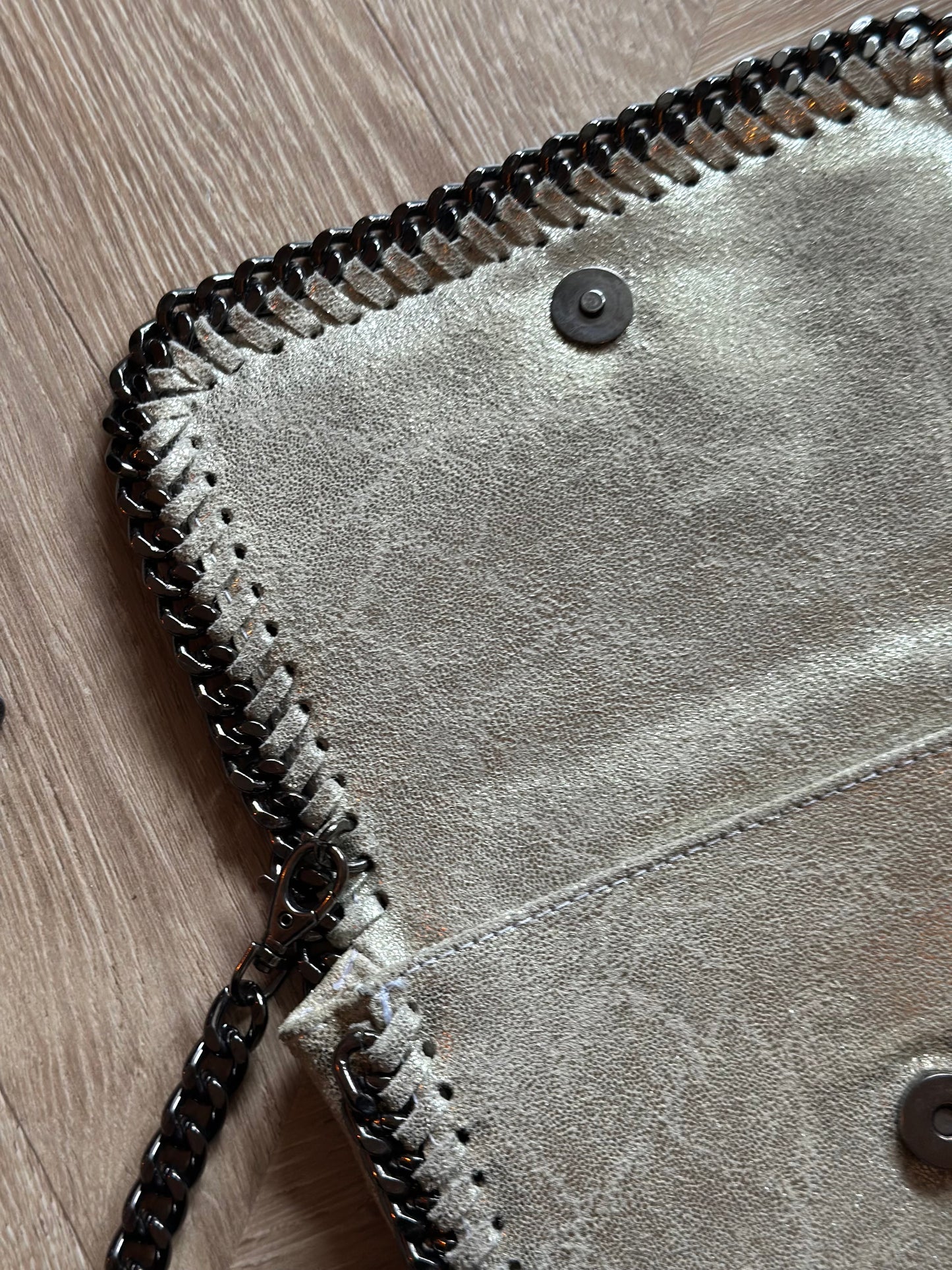 Sac bandoulière cuir métallisé doré chaîne Made in Italy – 21x14 cm