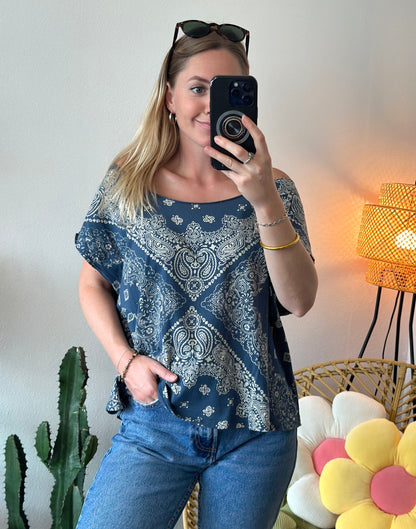 Top bleu oversize à motifs bandana blancs T.38