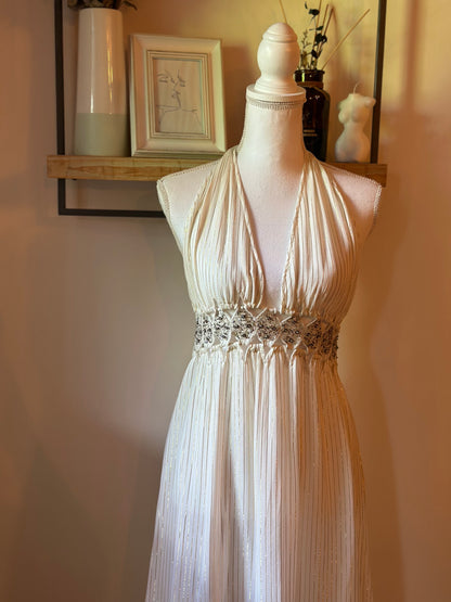 Robe longue dos nu écrue et dorée T.34