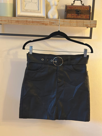 Jupe courte effet cuir noir T.36