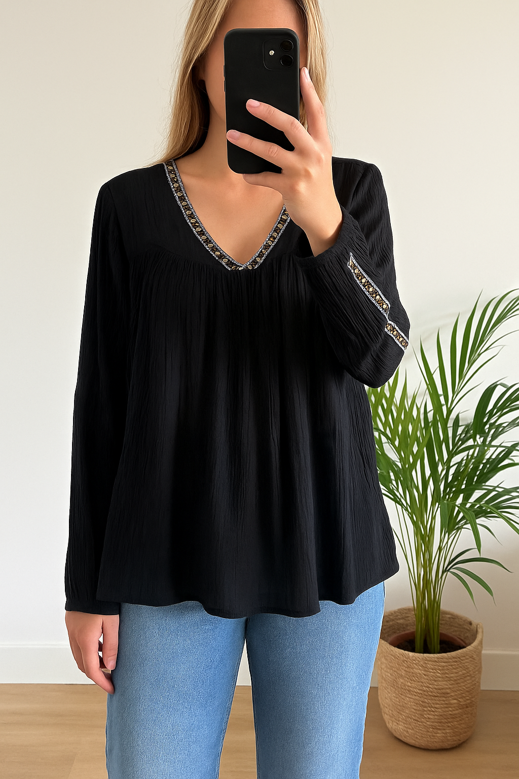Blouse noire brodée manches longues T.38