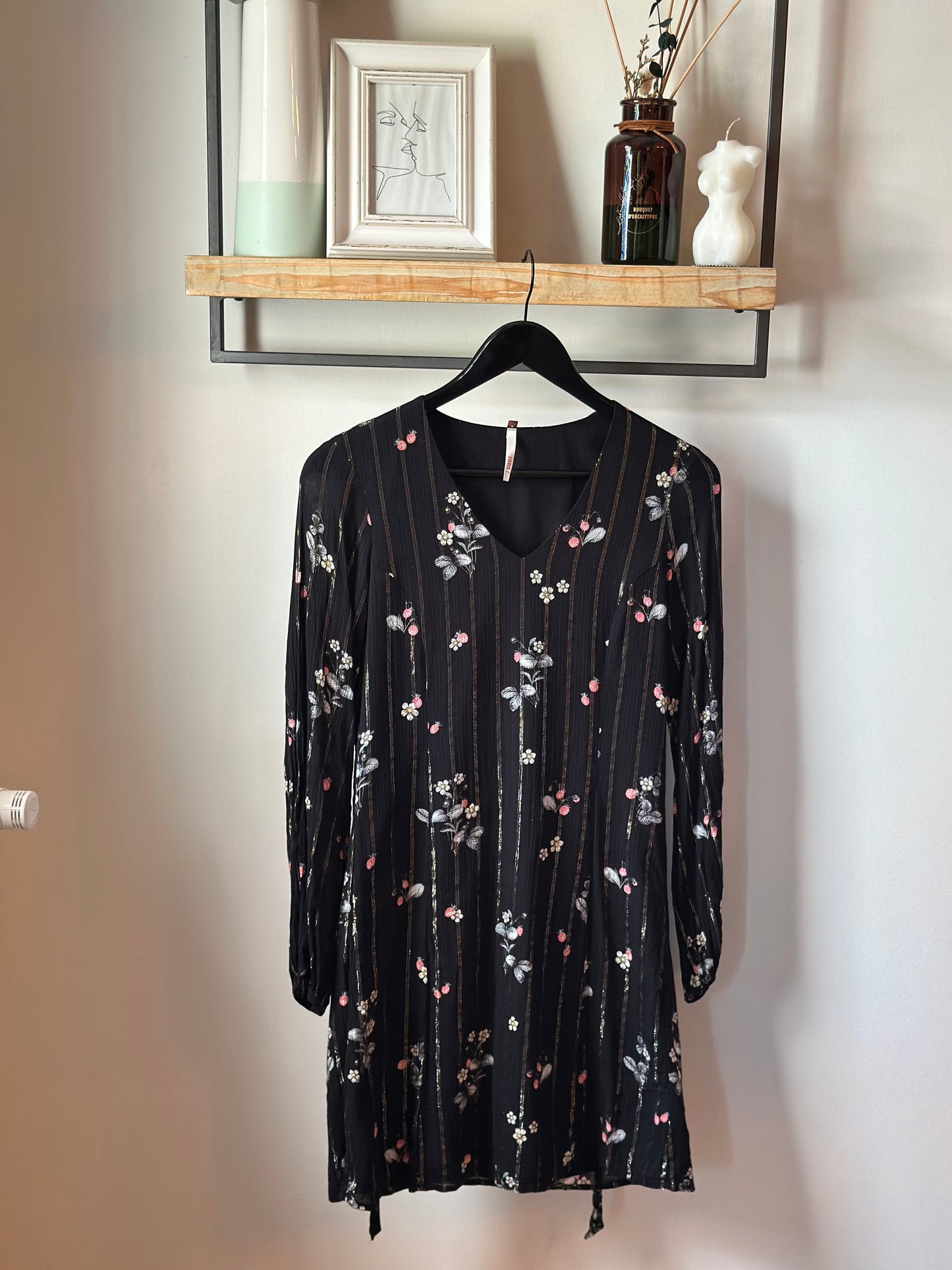Robe noire fleurie rayée lurex T.36