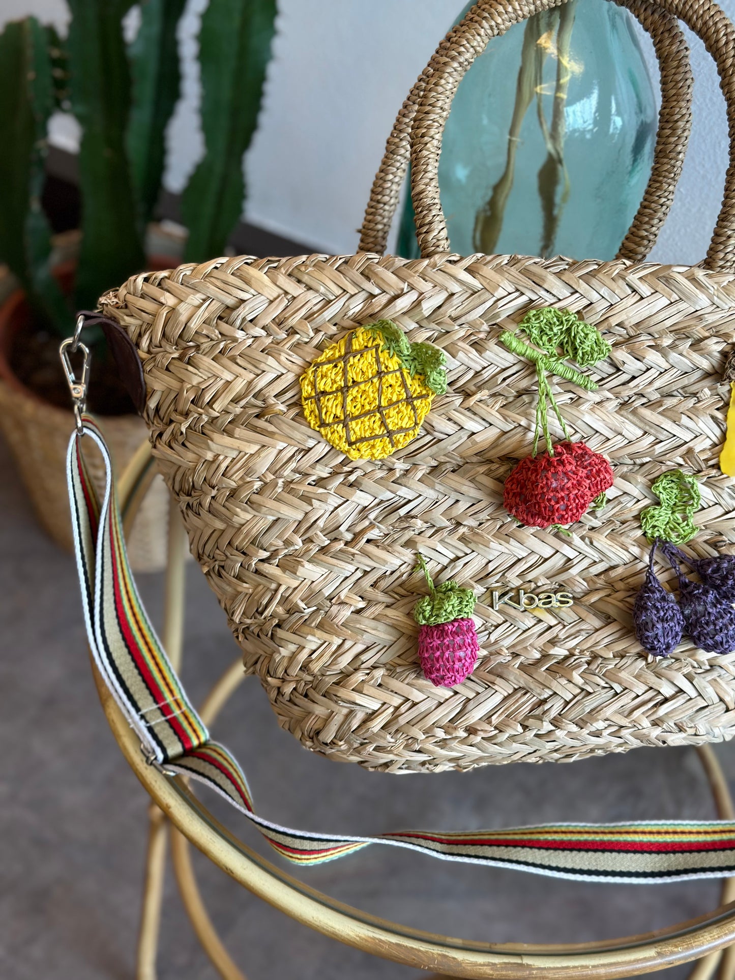 Sac panier de plage avec pompons colorés fruits brodés, anse ajustable