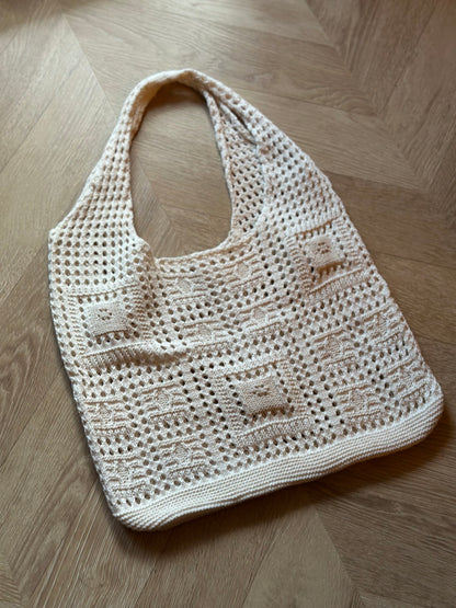 Sac fourre-tout en crochet avec fleurs colorées brodées